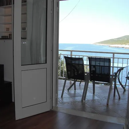 Laus Apartman Zavalatica