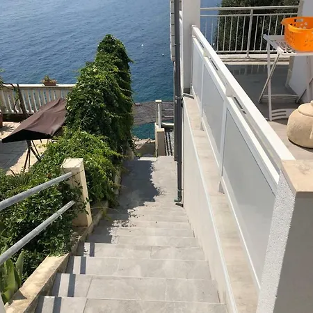 Laus Apartman Zavalatica